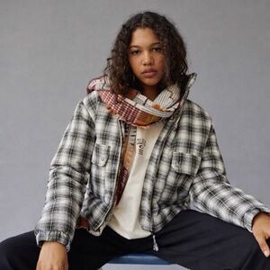 BDG Plaid Cropped Puffer Jacket Gray Neutral Zip Up Size S